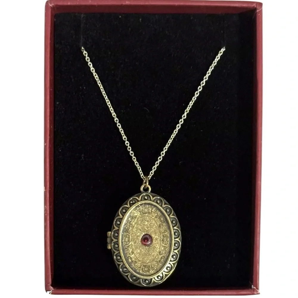 Taylor Swift We’ll Run Locket RED Album AUTHENTIC Original NEW in BOX Goldtone​ - Picture 2 of 3